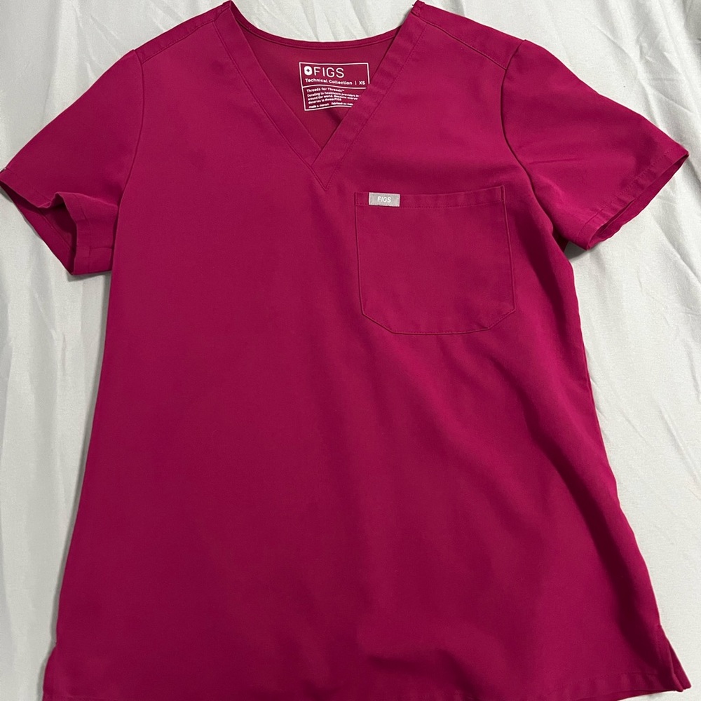 Figs Catarina one pocket scrub top in magenta